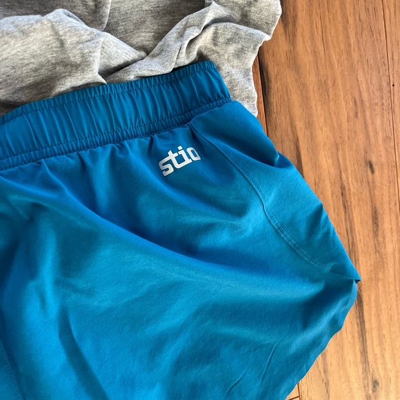 Stio bundle Gray T-Shirt and Blue Athletic Shorts Set - Picture 3 of 7